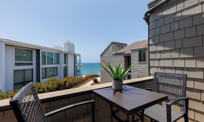 Solana Beach House | Ocean View Townhome with Pool & Spa - Rated 10/10 by Guests
