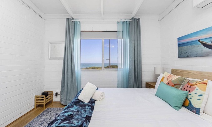 Quinns Rocks House | Quinns Beach Shack: Enjoy Ocean Views and Pet-Friendly Stays