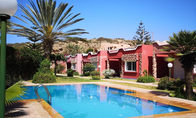 Tamrhakht House | Cozy Beachfront Bungalow with Pool and Ocean Views