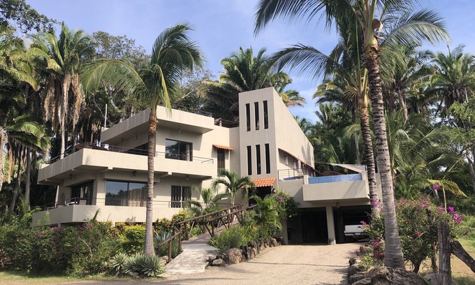 Litibu House | Oceanfront Escape with Infinity Pool & Sky Deck Awaits