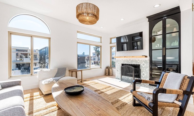 Hollywood House | Oceanfront Beach House with Exceptional 9.8 Rating & Views