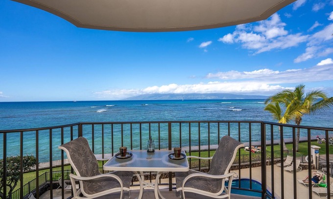 Kahana Condo | Oceanfront Kahana Reef 305: Guest Rated 10/10 with Pool