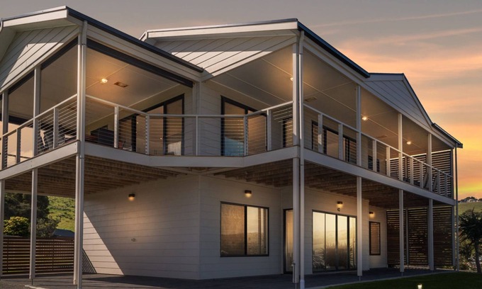 Carrickalinga House | Guest Rated: 9.8 at Stunning on Stacey with Ocean Views