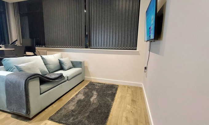 Old Trafford Apartment | Cozy One Bedroom Retreat Near Old Trafford Stadium