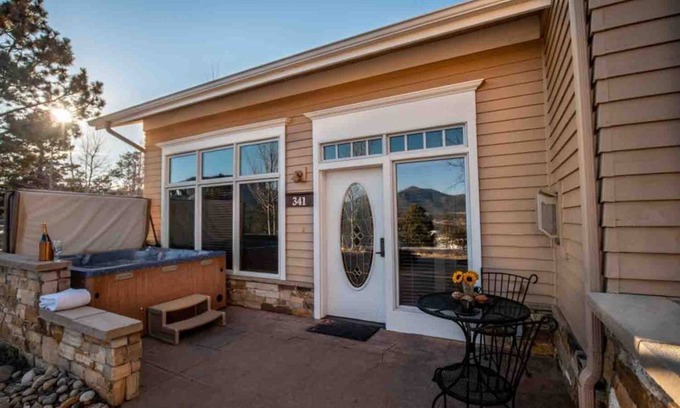 Stanley Hills Condo | Cozy One Bedroom Condo with Steam Shower & Hot Tub