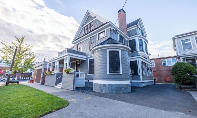 Andover Apartment | Stunning Penthouse 3Bed-3Bath PRIVATE ELEVATOR, Just steps to PA, Dining & Shops