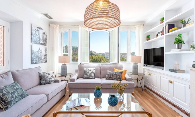 Ensanche Centro Apartment | Bright Penthouse with Spa Near Alameda Plaza de la Marina
