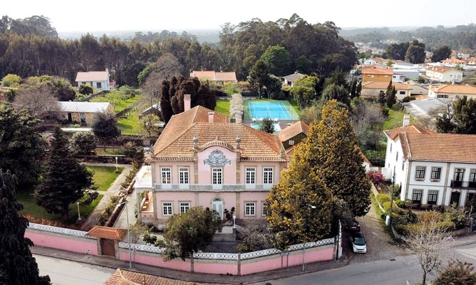 Vila de Cucujaes Villa | Enchanting Pink Palace in Cucujães, Aveiro, Portugal