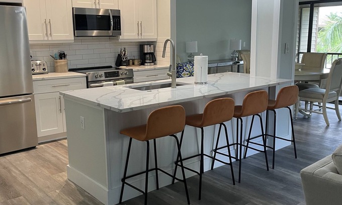 Bonita Springs Condo | Inviting Poolside Retreat Steps from the Beach and Ocean Views