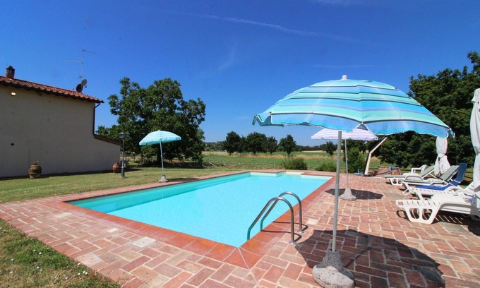Marciano della Chiana Villa | Idyllic Private Villa with Pool & Pets Allowed near Arezzo