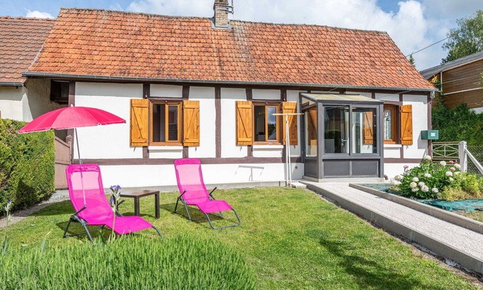 Mesnieres-en-Bray House | Cozy Private Villa with WIFI, Terrace & Pet-Friendly Stay