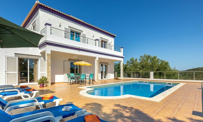 Azinhal e Amendoeira House | Stunning private villa for 6 guests with WIFI, private pool, A/C, TV, terrace and parking