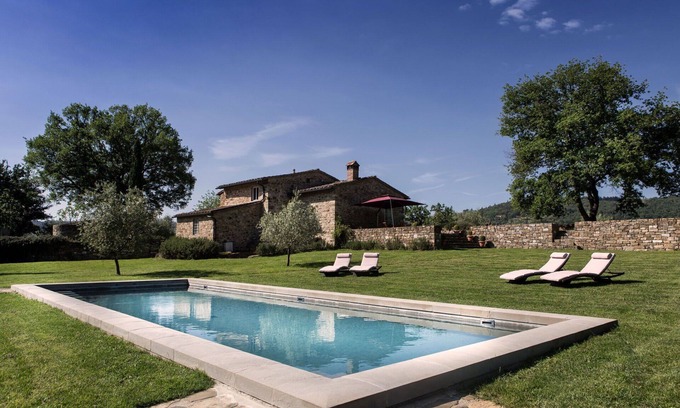 Greve in Chianti Villa | Stunning private villa for 22 people with WIFI, private pool, A/C, TV, veranda and panoramic view