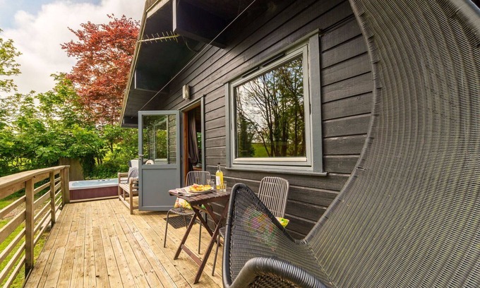 Brazzacott House | Stunning private villa for 2 guests with hot tub, WIFI, TV, terrace, pets allowed and panoramic .