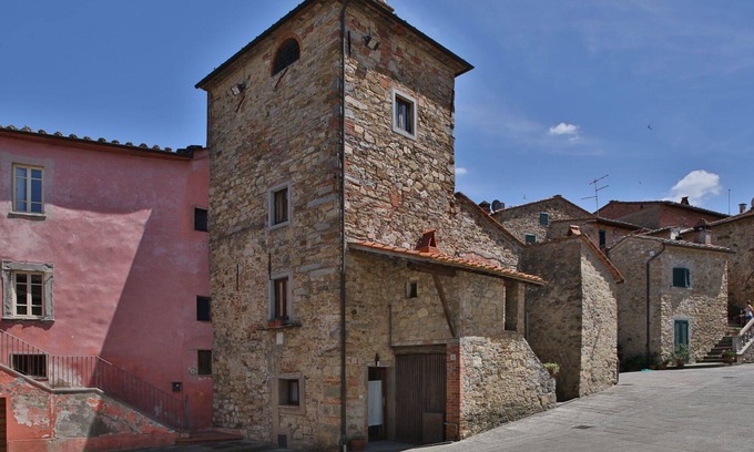 Pergine Valdarno House | Cozy Villa for Two with Hot Tub & Pet-Friendly Amenities