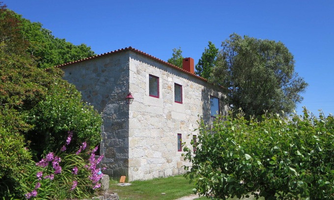 Castelo do Neiva House | Private Villa for 6 with Ocean View, WIFI & Parking