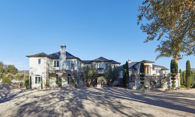 Sonoma House | Exclusive Private Estate with Pool, Patios & Entertaining Areas