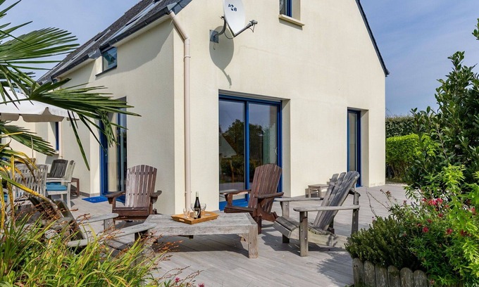 Kerlouan House | Inviting Oceanfront Villa for 6 with Free WiFi & Terrace