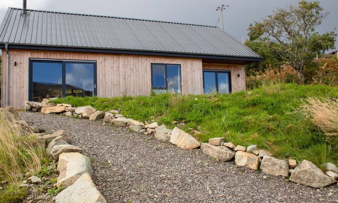 Breakish House | Stunning private villa for 2 guests with WIFI, TV, terrace and pets allowed