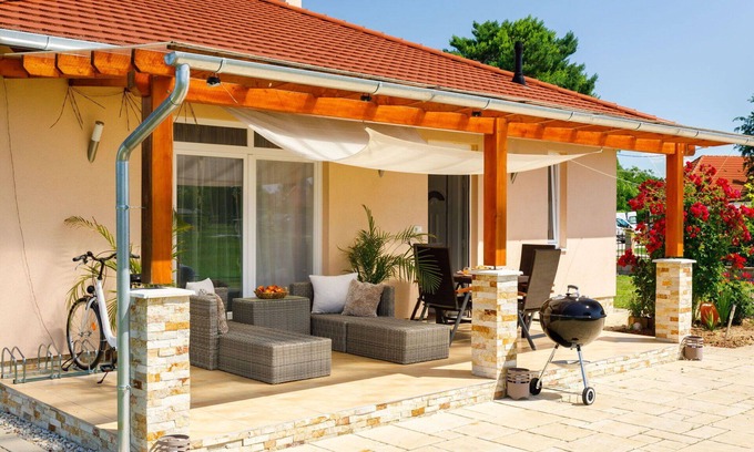 Balatonszemes House | Idyllic Villa for 6 with Private Pool and Lake View