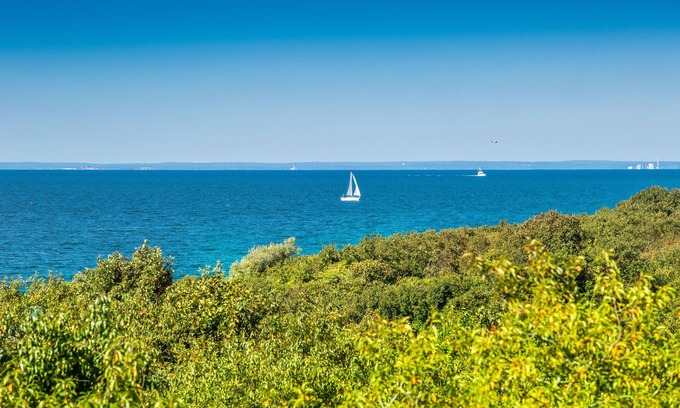 Montauk House | Private Bayfront Retreat at Culloden Point with Ocean Views