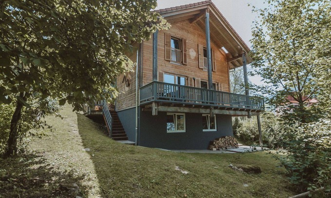 Bad Gastein House | Spacious Villa for 6 with WiFi, Terrace, and Parking