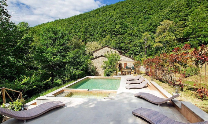 Sansepolcro Villa | Private Villa with Pool, Hot Tub & Pet-Friendly Amenities