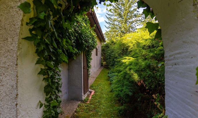 Dobren House | Ideal Private Villa for 6 with Pets, Patio & Top Reviews