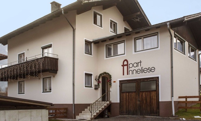 Fuegen House | Private Villa for 22 with WIFI, TV, and Spa Amenities