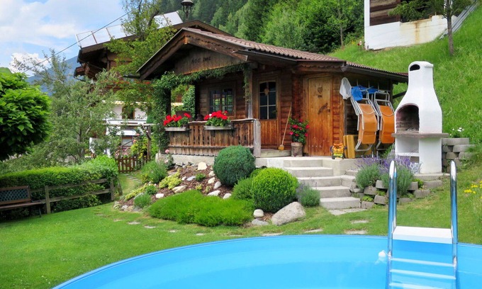 Distelberg House | Ideal Private Villa for 8 with Pool, Lake View & WIFI