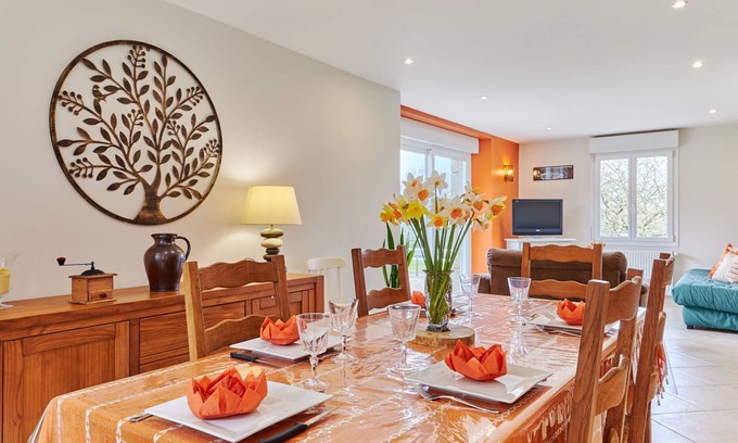 Le Vretot House | Inviting Private Villa for 5 with Ocean View & Pet-Friendly