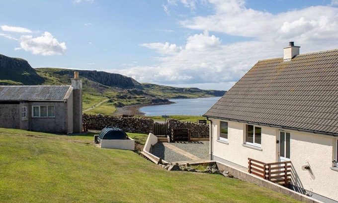 Duntulm House | Stunning private villa for 5 guests with WIFI, TV and parking