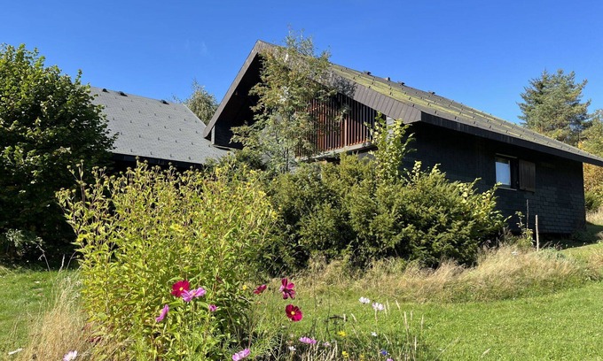 Bernau House | Inviting Private Villa for 6 with Pool and Pet-Friendly Amenities