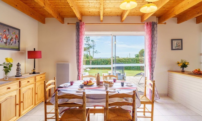 Primelin House | Inviting Private Villa for 6 with Oceanfront Views