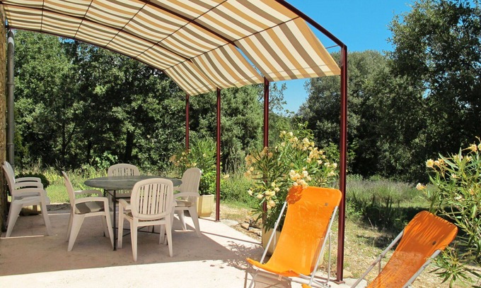 Verfeuil House | Inviting Private Villa for 4 with Terrace and Pet-Friendly