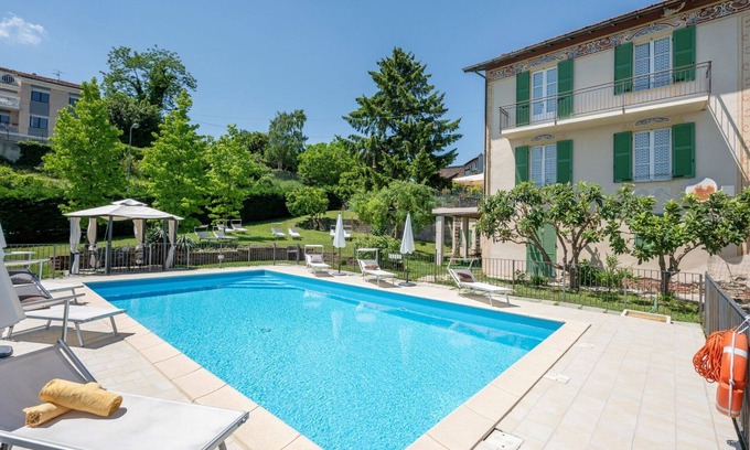 La Morra Villa | Private Villa for 8 with Pool & Wifi - Guest Rated 9/10