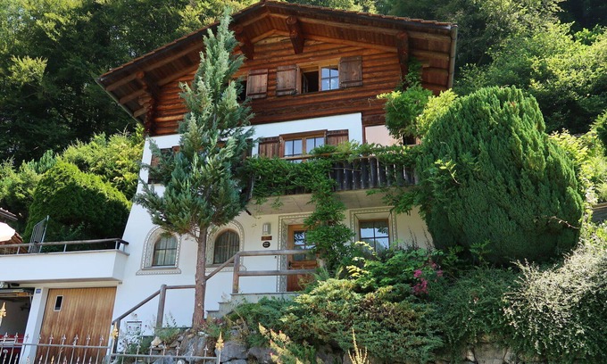 Luzein House | Inviting Private Villa for 6 with Panoramic Views & WIFI