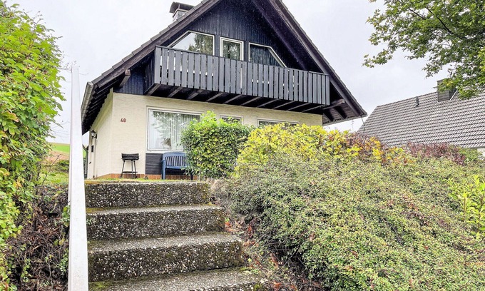 Hausen House | Idyllic Private Villa for 8 with WIFI and Pet-Friendly Options