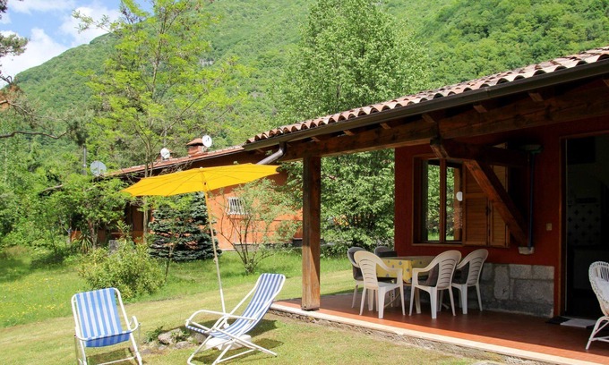 Idro House | Inviting Private Villa for 5 with Lake View & Spa Access