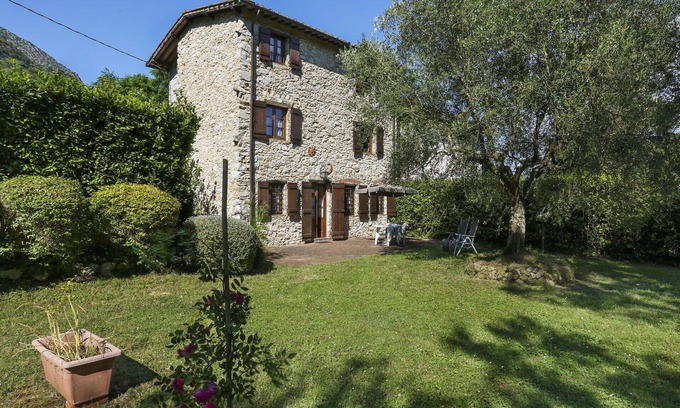 Santa Maria del Giudice Villa | Inviting Private Villa for 8 with WIFI and Pet-Friendly Options