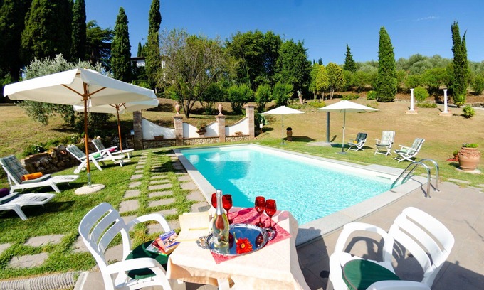 Uzzano Villa | Guest Rated 10/10: Private Villa with Pool & A/C for 10