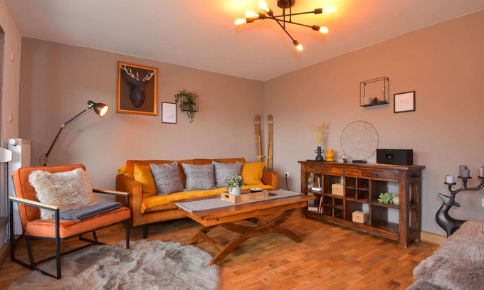 Goldlauter House | Tranquil Private Villa for 4 with WiFi & Pet-Friendly Amenities