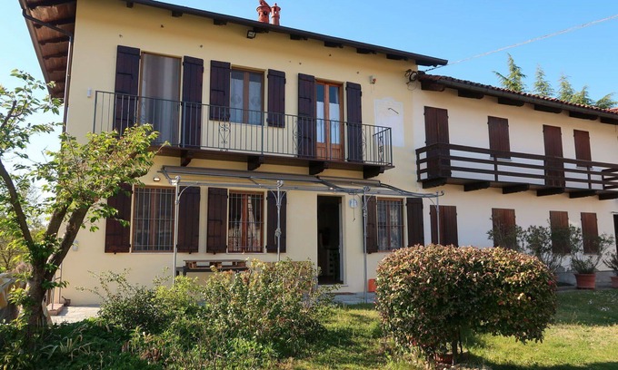 Piea House | Inviting Villa for 4 with WIFI, A/C, Patio & Pet Friendly