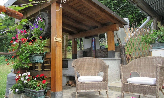 Cercino House | Stunning private villa for 6 people with A/C, TV, patio, pets allowed and parking