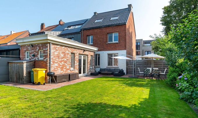 Mol Villa | Inviting Private Villa for 6 with Lake View and Amenities