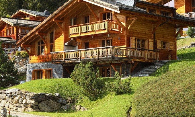 Ollon House | Stunning private villa for 8 guests with hot tub, WIFI, TV, terrace, pets allowed and parking