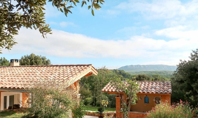 Jouques House | Stunning private villa for 6 people with private pool, WIFI, A/C, TV, terrace and parking