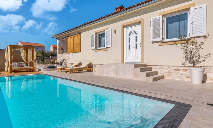Polje Villa | Stunning private villa for 7 people with A/C, private pool, WIFI, TV, terrace and pets allowed