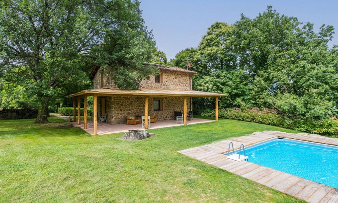 Pescia House | Stunning private villa for 4 people with private pool, WIFI, TV and patio