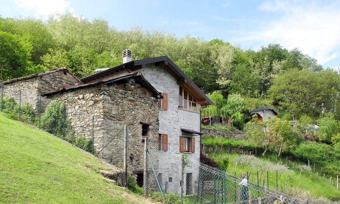Cremia House | Cozy Private Villa for 4 with Lake View and Pet Friendly